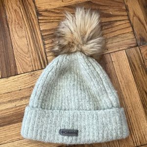 Columbia women’s gray knitted beanie with faux fur pom-pom